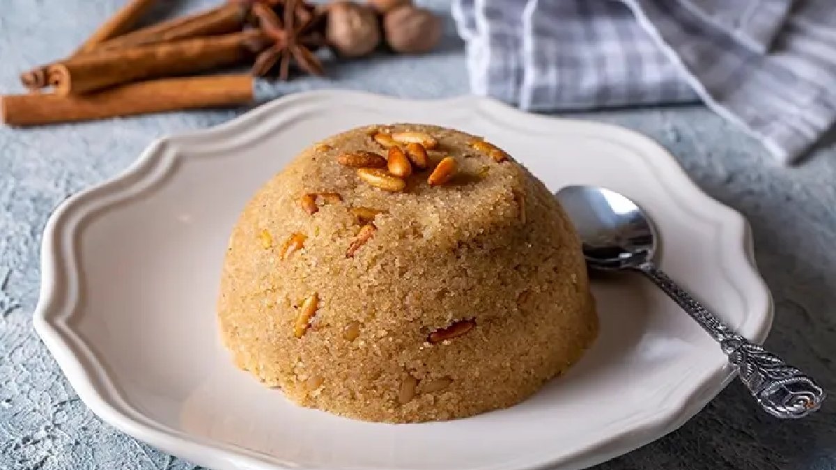 Canınız tatlı çektiği anda hemen mutfağa koşmalık tarif! İşte tam kıvamında irmik helvası tarifi…