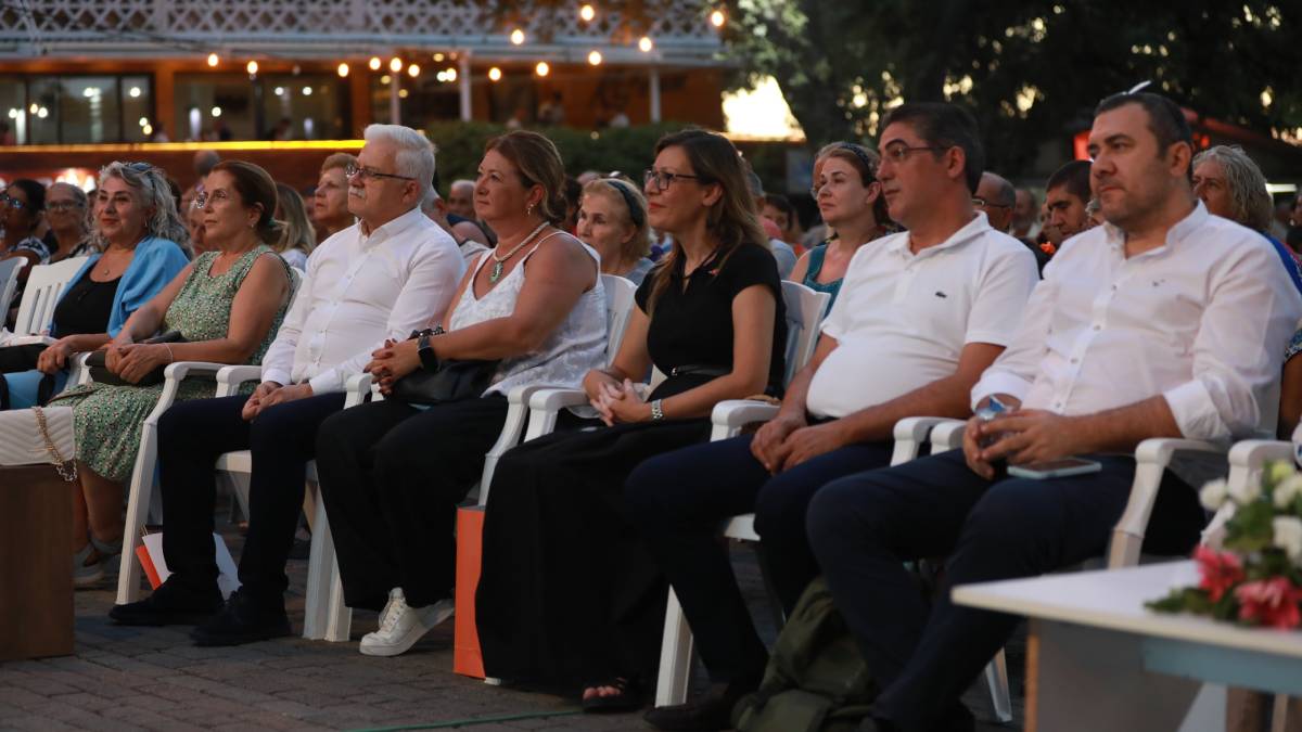 6.Burhaniye Kitap Fuarı’nda sanat ve edebiyat dolu bir gün daha geride kaldı