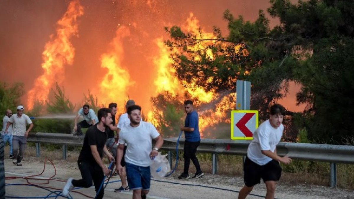 Bursa’da orman yangını büyüyor:  Alevler yerleşim yerlerine ulaştı