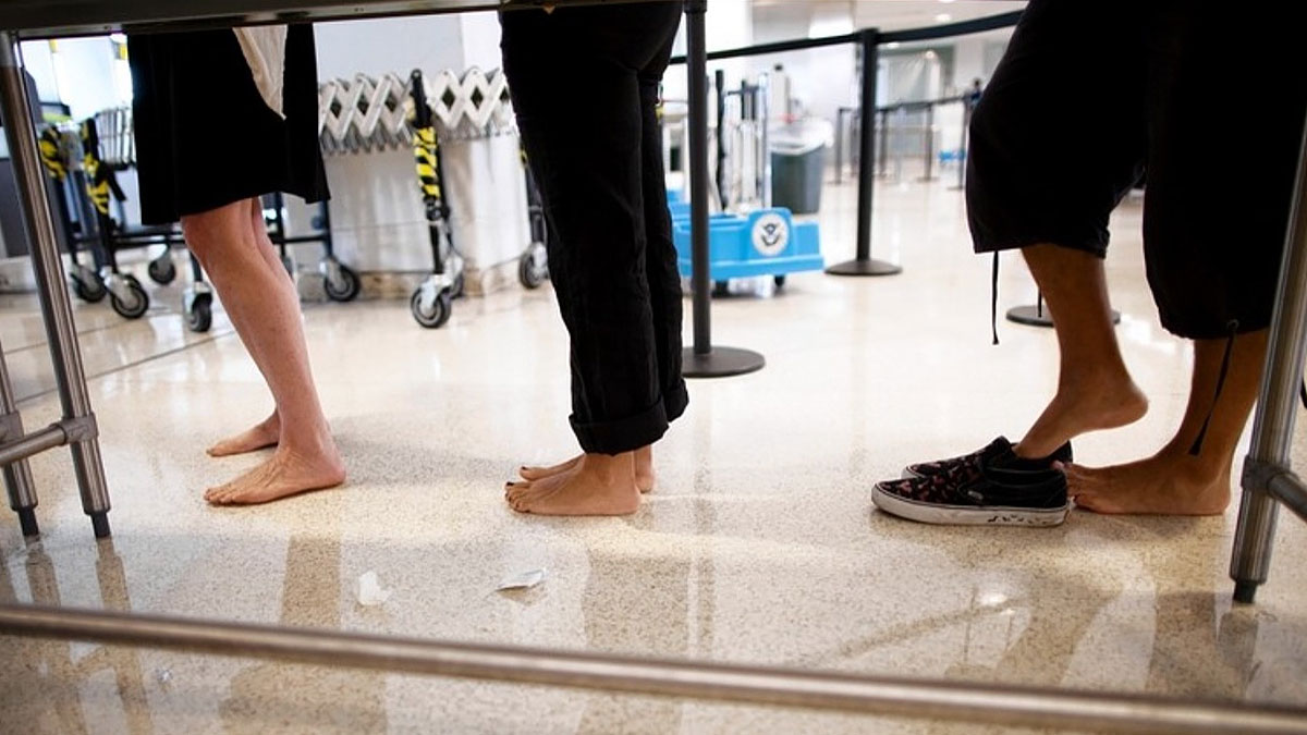 Havalimanında ayakkabı çıkarma zorunluluğu kalktı! 20 yıllık kural revize edildi