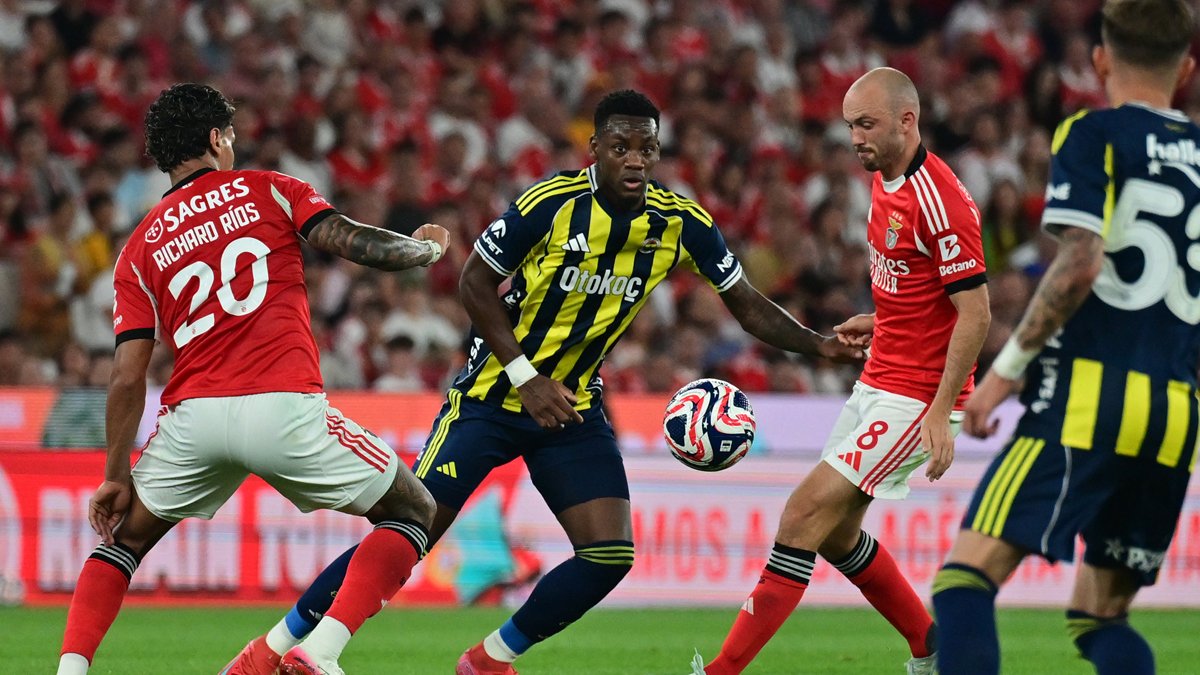 Benfica, Fenerbahçe'yi 3 golle geçti