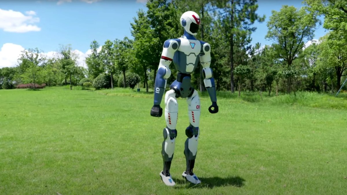 İnsansı robot fiyatları dibine vurdu: Sadece 5.900 dolara kişisel robot çağı başlıyor!