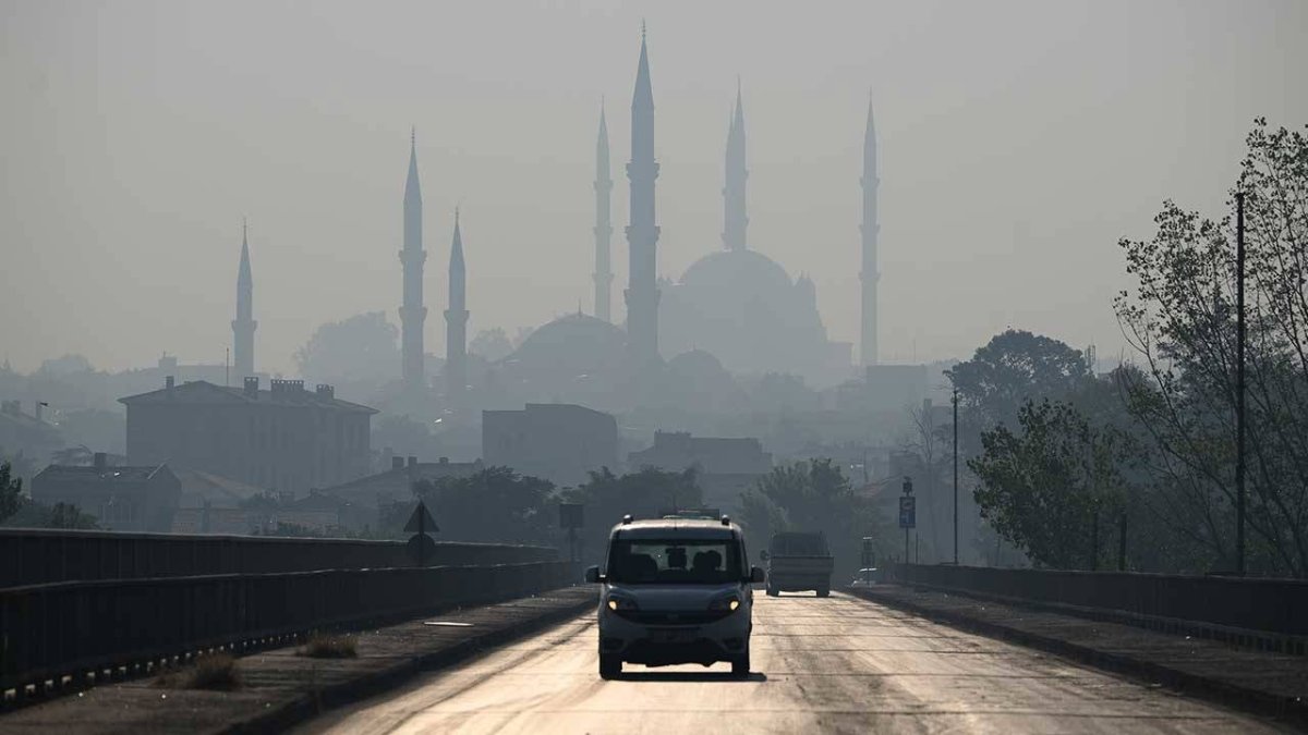 Bulgaristan'daki yangınının dumanı Edirne'ye ulaştı