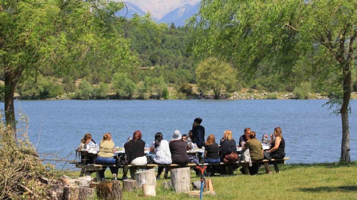 Babaannesinin tarlasına kurdu, 69 ülkeden yüzlercesini ağırladı! 4 mevsim açık: Gören hayran kalıyor
