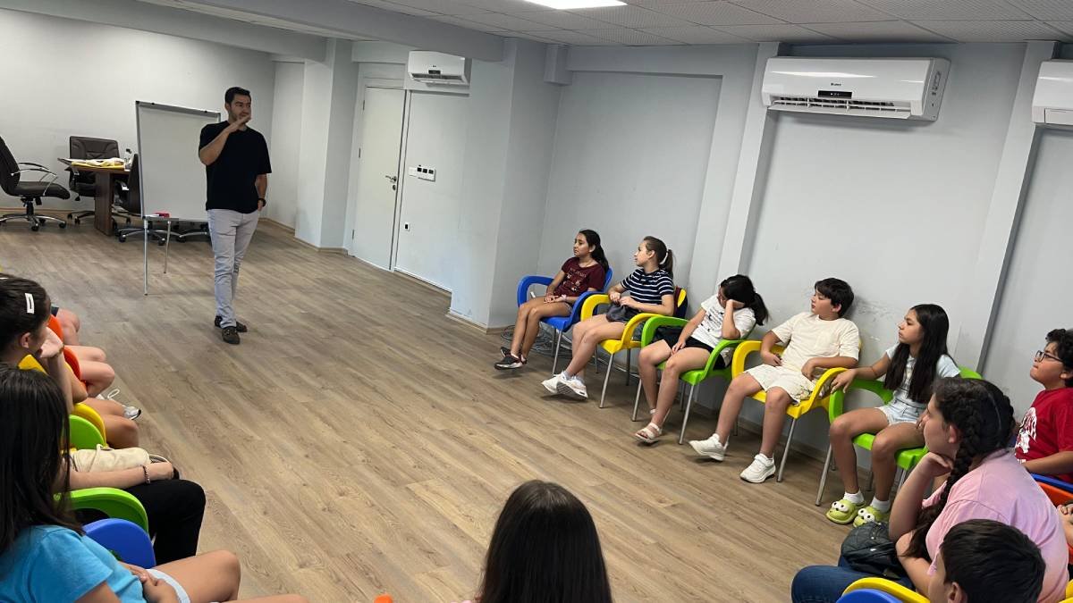 İzmir Çocuk Meclisi’nde ‘Akran Zorbalığı Eğitimi’