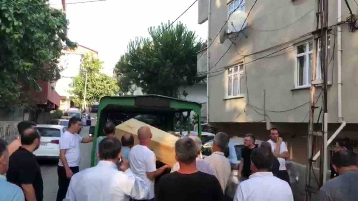 Sancaktepe'de feci olay: Tartıştığı anne ve babasını bıçaklayarak öldürdü