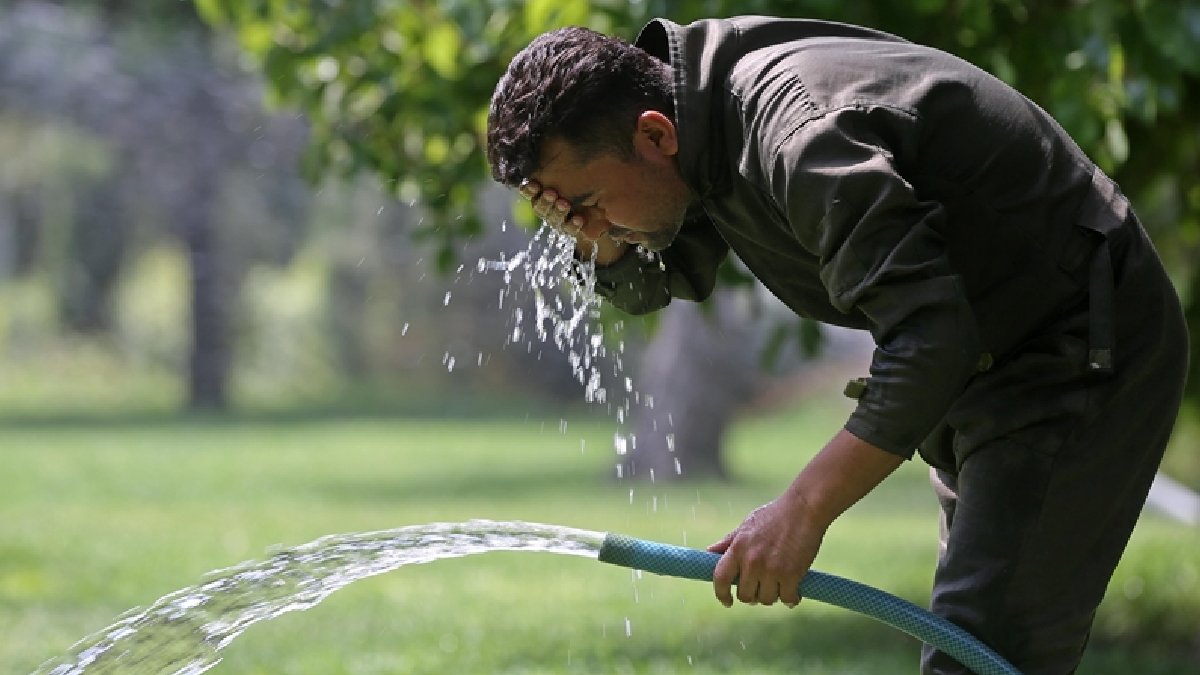 İran’da aşırı sıcaklar sürüyor: Bir bölgede daha tatil ilan edildi