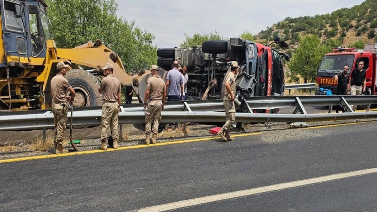 Diyarbakır'da itfaiye aracı devrildi: 1 itfaiye eri hayatını kaybetti