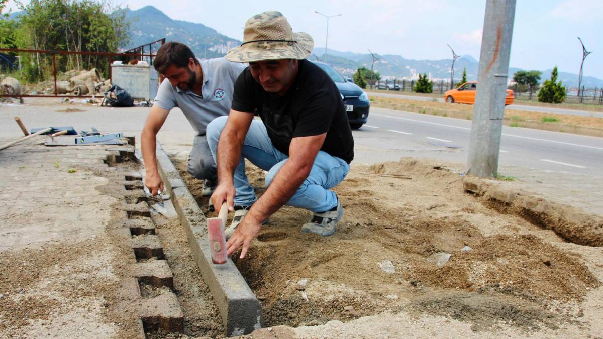Şehir genelinde kaldırımlara engelli rampaları yapılıyor