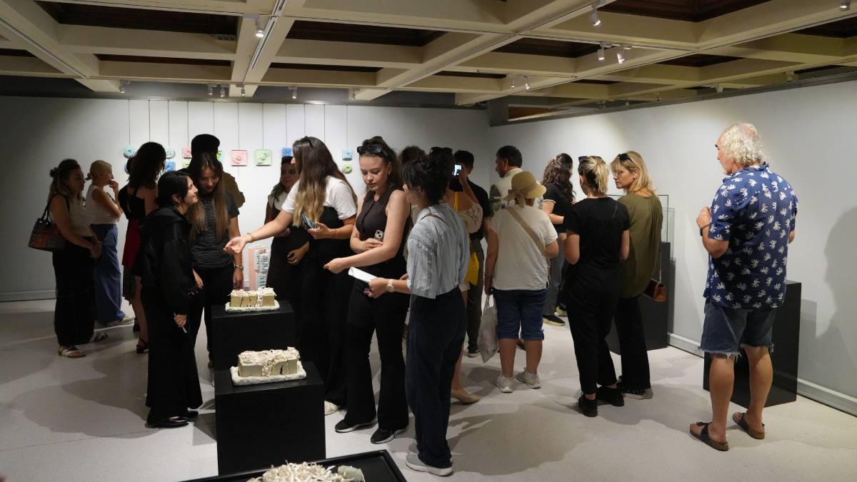 “Bozunma/oluşum” sergisi ziyarete açıldı