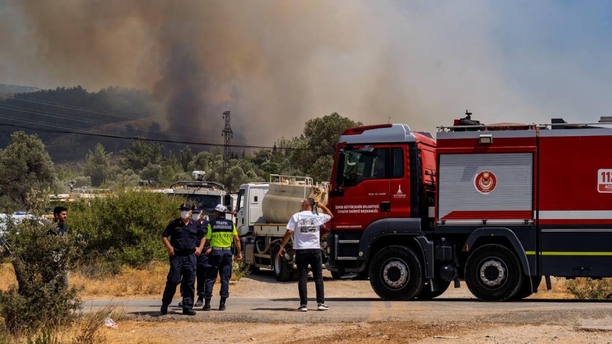 İzmir’in iki ilçesindeki yangınlar büyük ölçüde kontrol altında