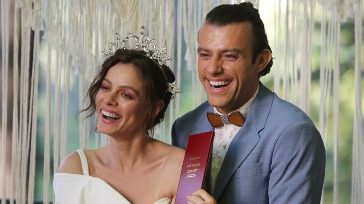 İlk ve Son ikilisi yeniden bir araya geliyor! Özge Özpirinçci ve Salih Bademci'den sürpriz proje