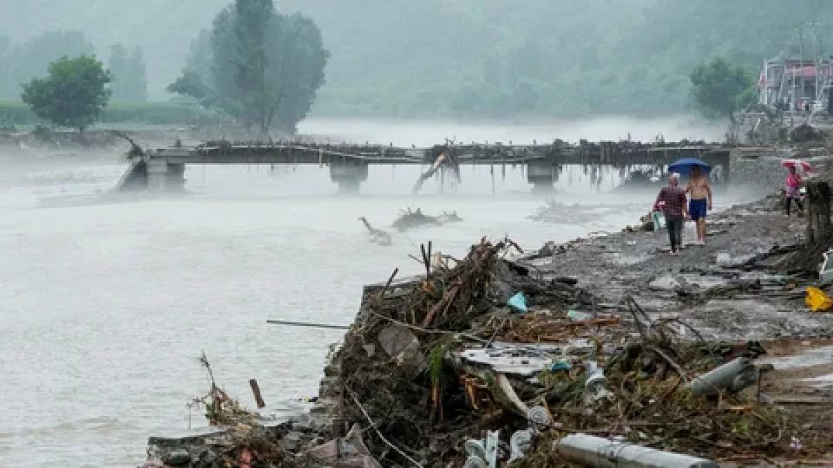 Çin'de şiddetli yağışlar: 30 ölü, 80 bin kişi tahliye edildi