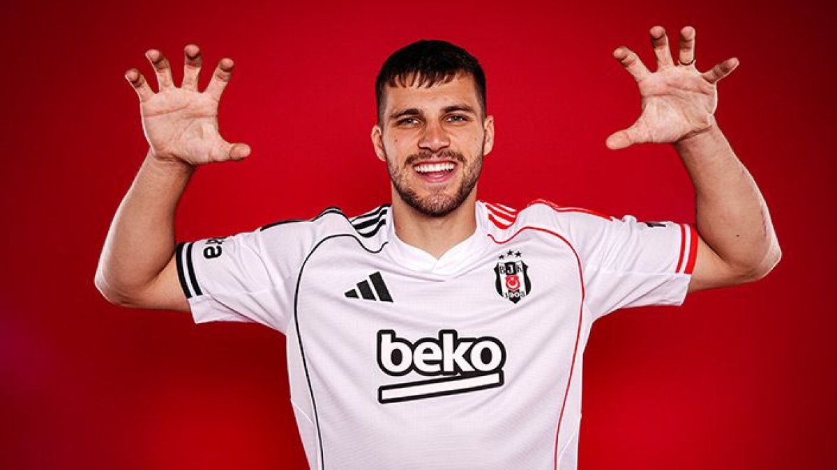 Beşiktaş'ın yeni transferi David Jurasek'ten şaşırtan hamle: Çek futbolcu eleştirilere dayanamadı