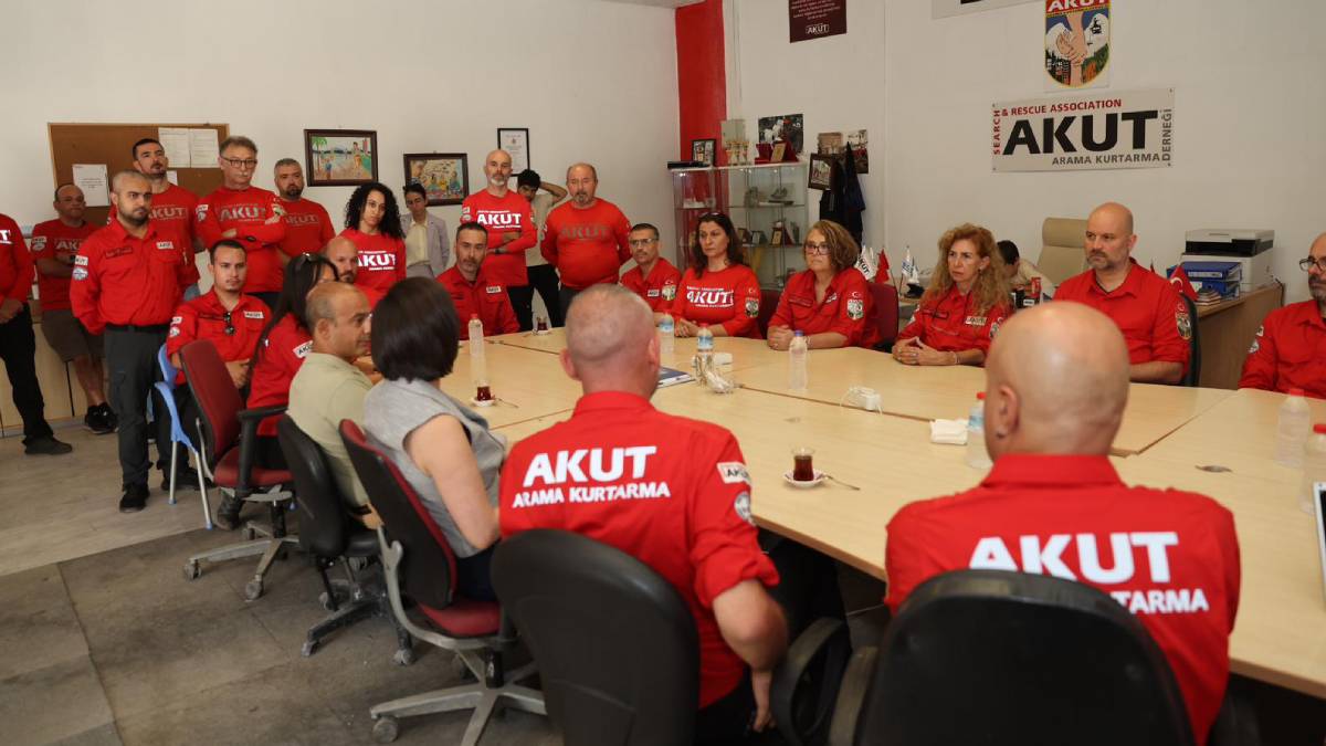 Başkan Helil Kınay’dan AKUT İzmir ekibine taziye ziyareti