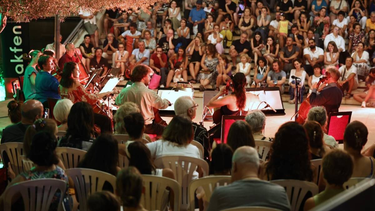 MAV Cello Ensemble, Zeytin Altında yaz esintisi yaşattı