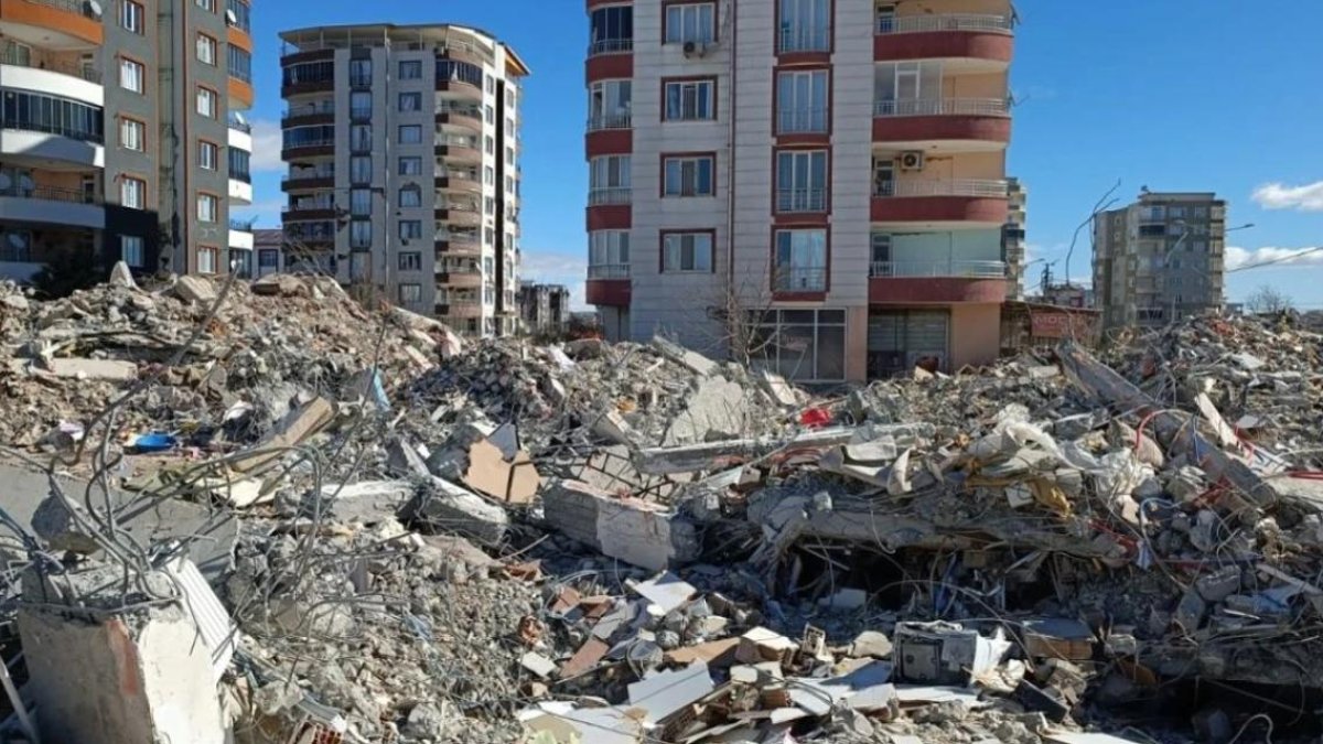 31 kişi hayatını kaybetti: Besni Arı Apartmanı faciasında 3 kamu görevlisine soruşturma