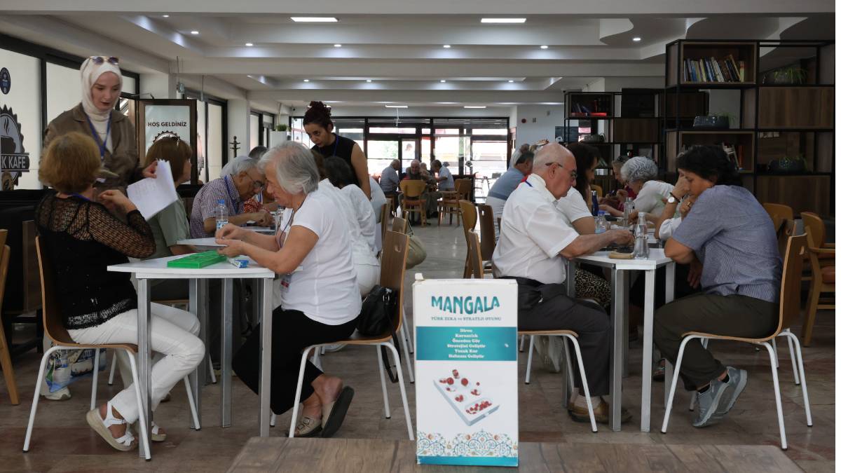 Kıdemli vatandaşlar turnuva heyecanı yaşadı