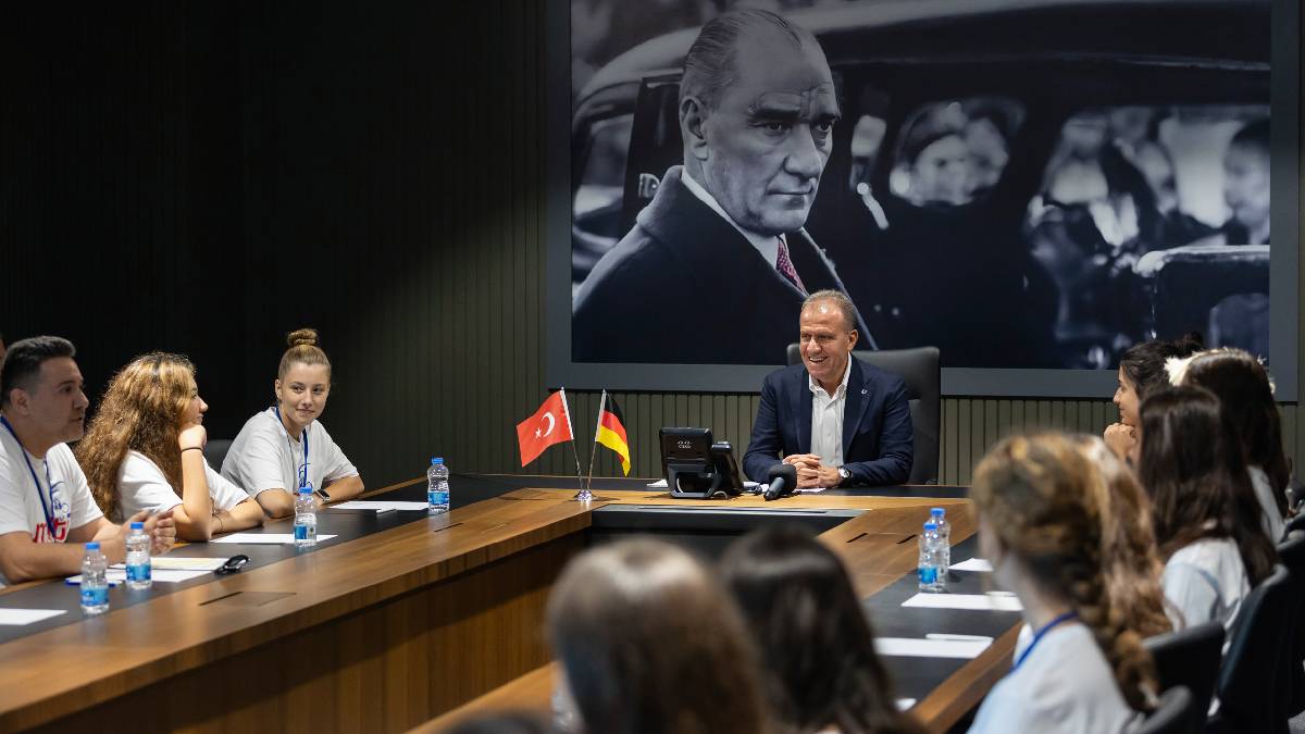 Başkan Seçer, Oberhausen’dan gelen öğrenciler ile bir araya geldi