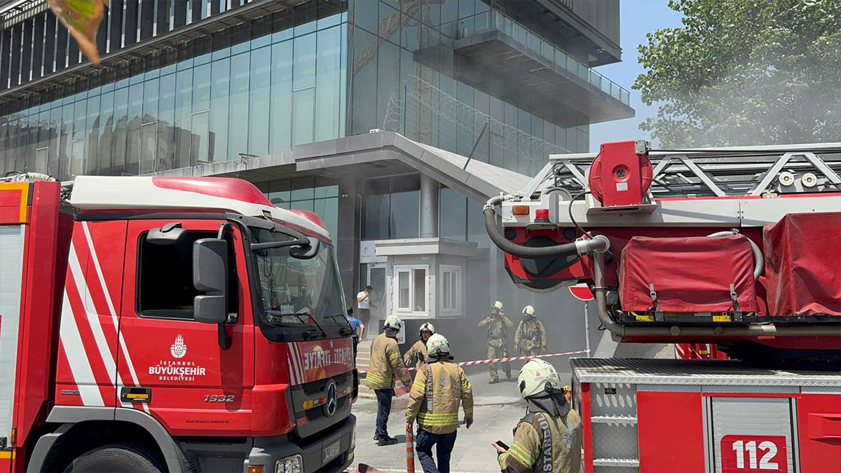 Şişli Tapu Müdürlüğü'nde çıkan yangın