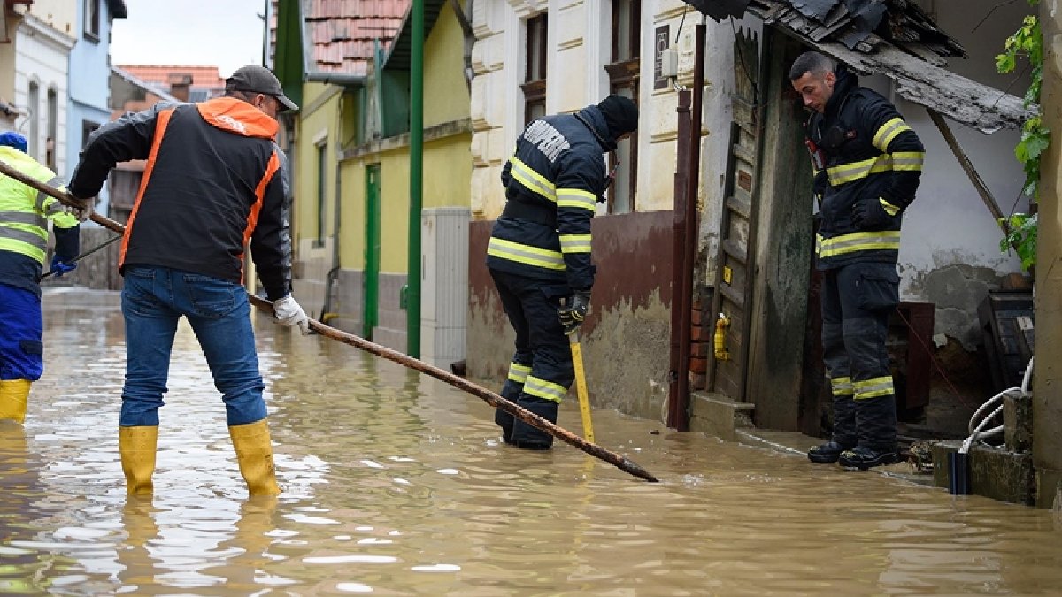Romanya’da sel: 3 kişi can verdi, yüzlercesi tahliye edildi