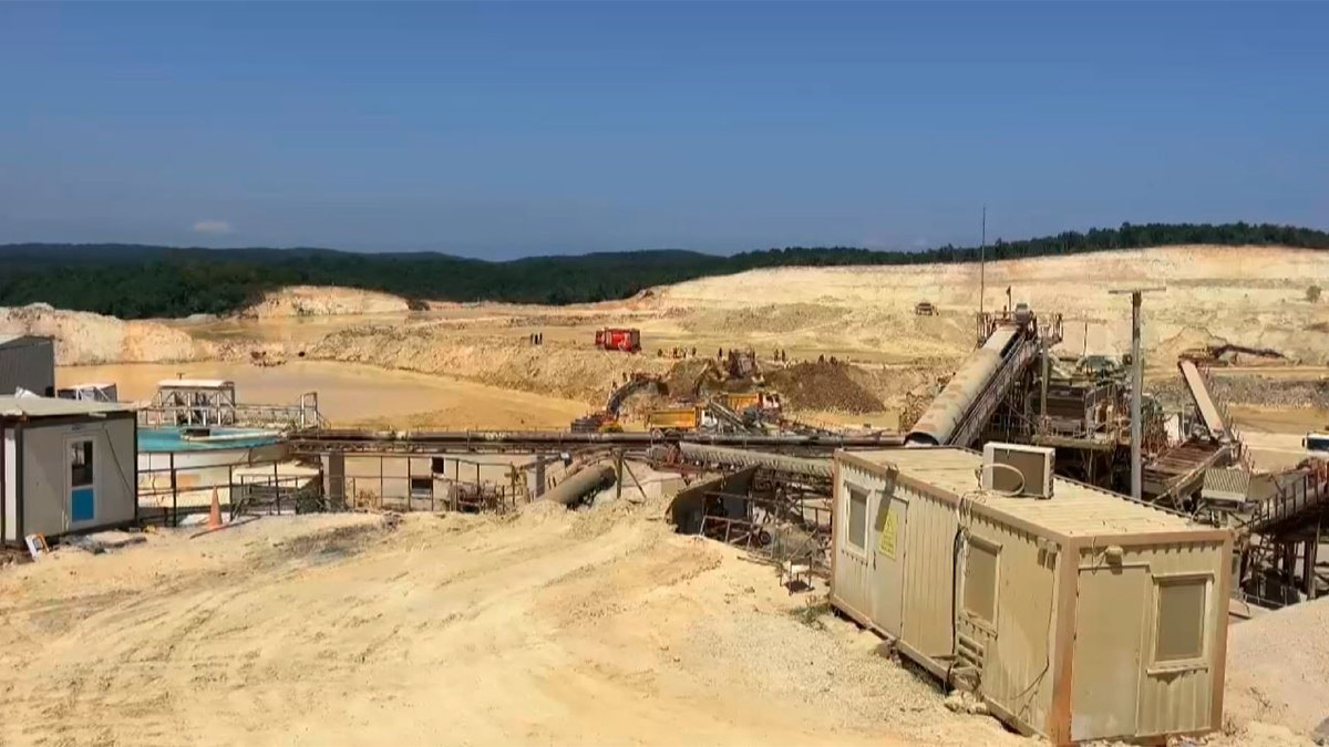 Çatalca'da kum ocağında göçük: Kepçe operatörünün cansız bedenine 6 saat sonra ulaşıldı