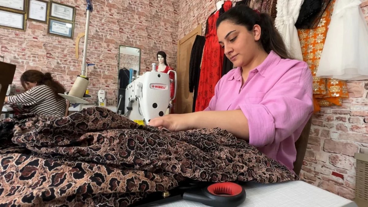 Evde kendi kendine başladı, tüm annelere umut oldu! 7 kişiye istihdam sağladı, gözü daha da yükseklerde…