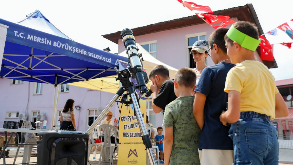 Mercan Bilim Merkezi ilçe ilçe dolaşıp bilim meraklılarına ulaşıyor