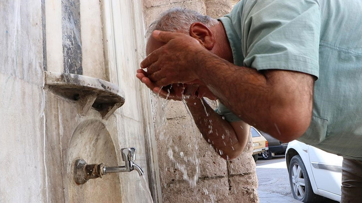 Sağlık Bakanlığı'ndan 'kavurucu sıcaklara' karşı uyarı: Risk grupları dikkat!