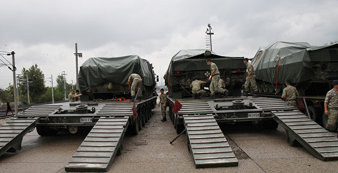 Diyarbakır’dan Şanlıurfa’ya 30 araçlık askeri sevkiyat