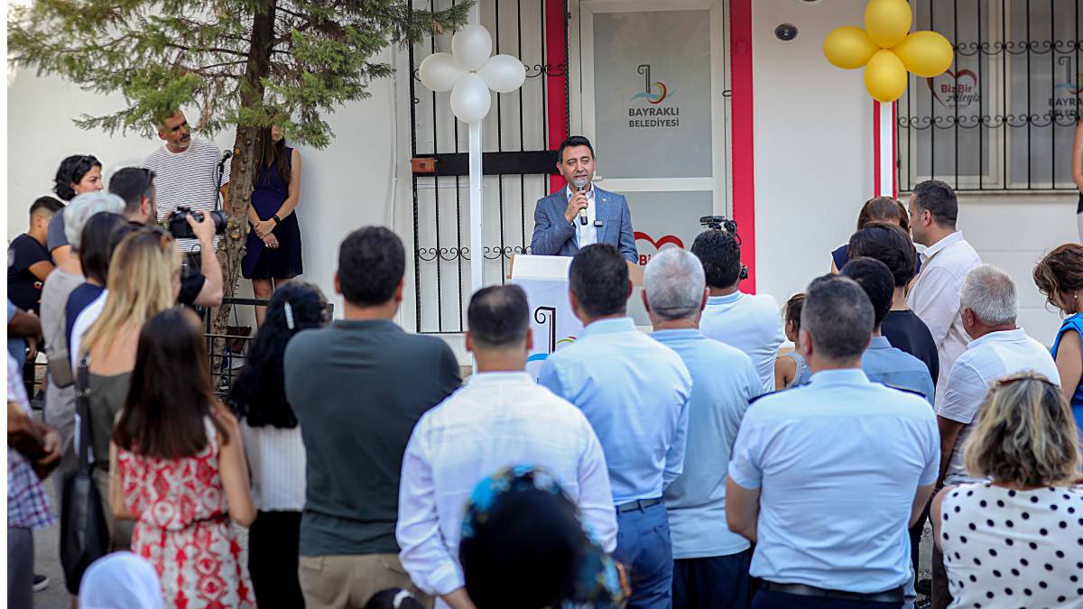 Bayraklı'da evlenecek çiftlere müjde: Ücretsiz gelinlik ve damatlık evi açıldı!