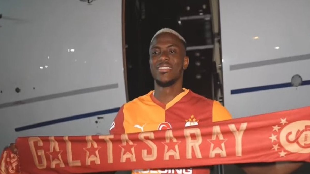 Victor Osimhen transferinde mutlu son: Nijeryalı yıldız Galatasaray için İstanbul'a geldi