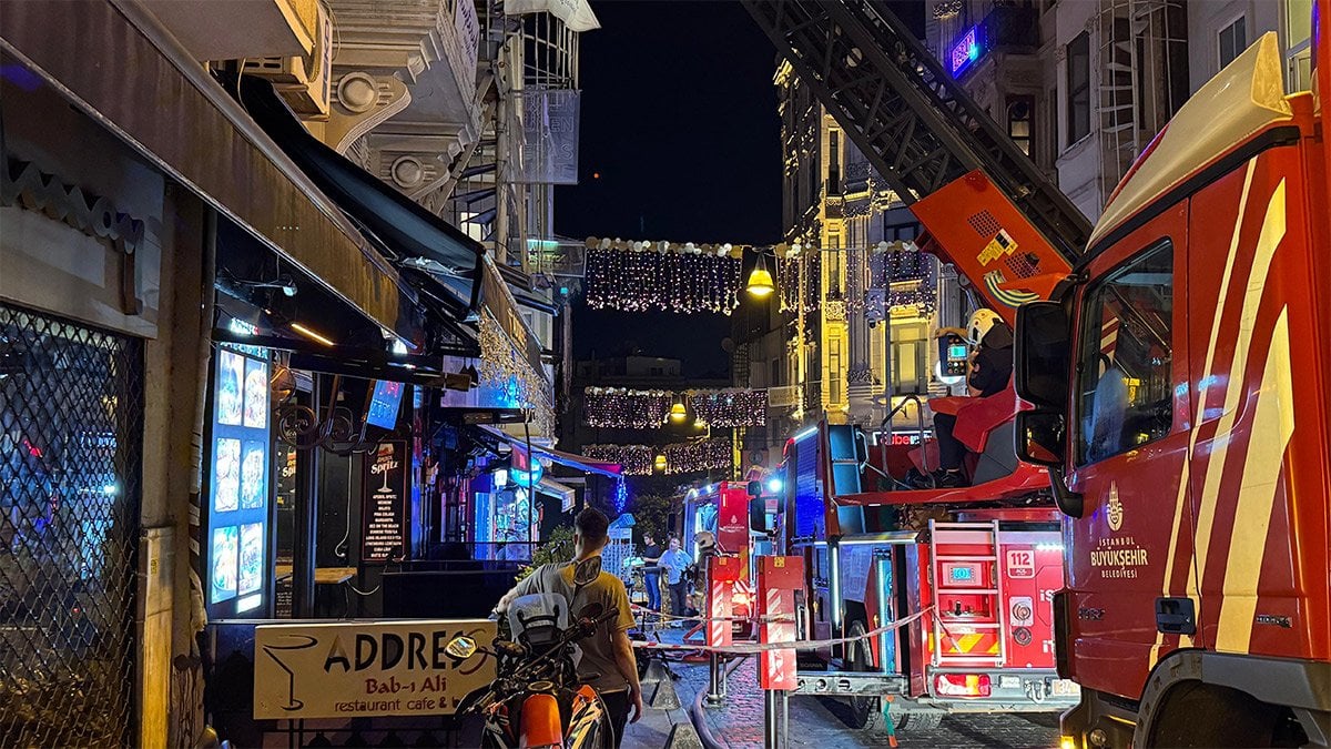 Beyoğlu'nda Korku Anları: Eğlence Mekanında Çıkan Yangın Paniğe Neden Oldu!