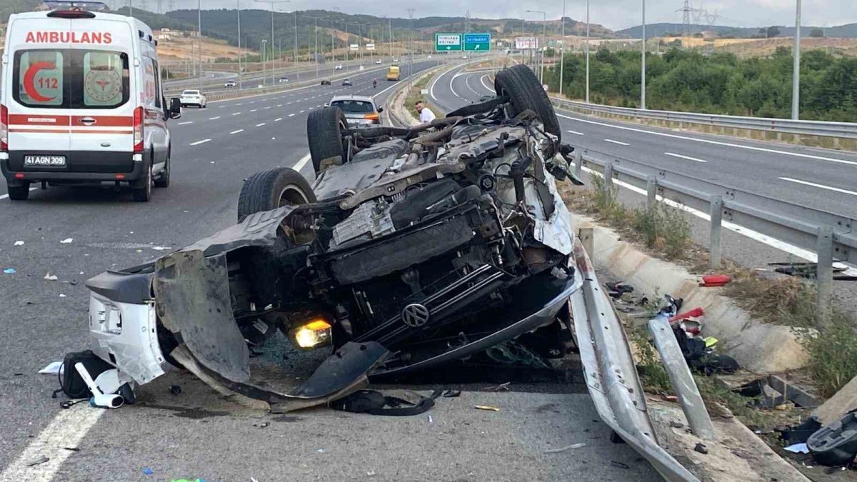 Kuzey Marmara Otoyolu'nda otomobil takla attı: Anne öldü, baba ve 3 çocuk yaralandı!