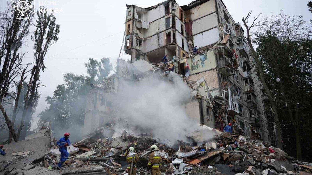 Rusya'nın Kiev saldırısında can kaybı 11'e, yaralı sayısı 93'e yükseldi