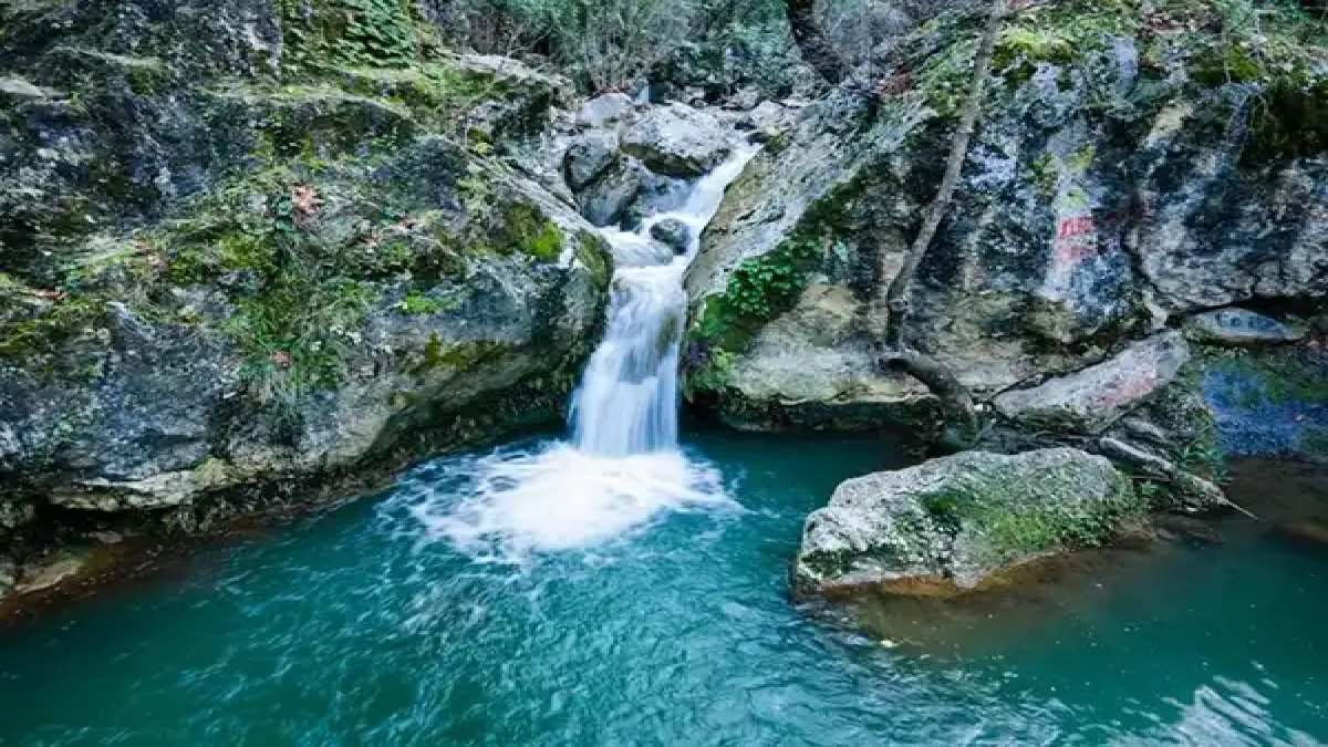 İzmir'in sır gibi sakladığı doğa harikası keşfedildi! Menderes'teki Malta Şelalesi kalabalıklardan bıkana nefes aldıracak!