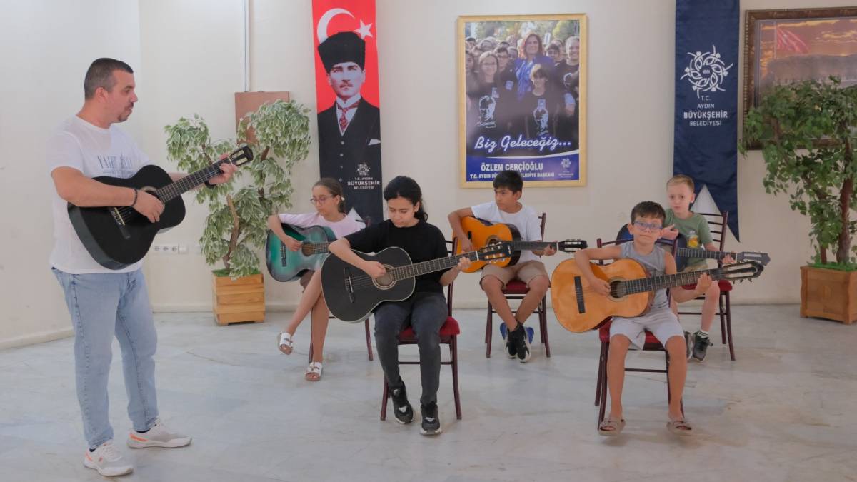 Büyükşehirden geleceğin müzisyenlerine destek: Aydınlı çocuklar yaz tatilini müzikle geçiriyor