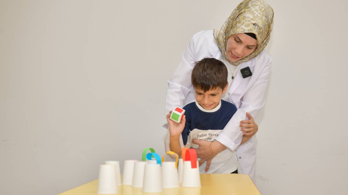 Esenyurt Belediyesinden otizm tanılı Ali Tuğra'la bireyselleşmiş eğitim desteği