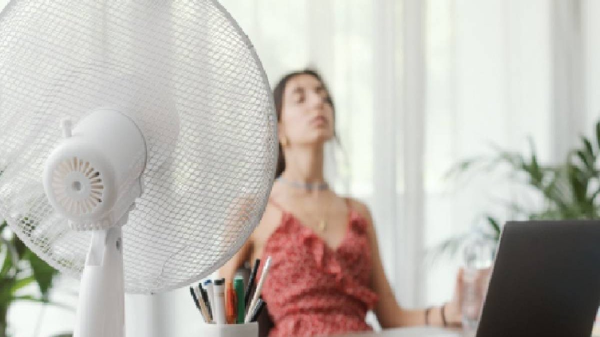 Sıcaklarda serinlemek için vantilatör kullananlar dikkat! Uzmanlar uyardı: Aslında vücudunuzu ısıtıyor olabilirsiniz