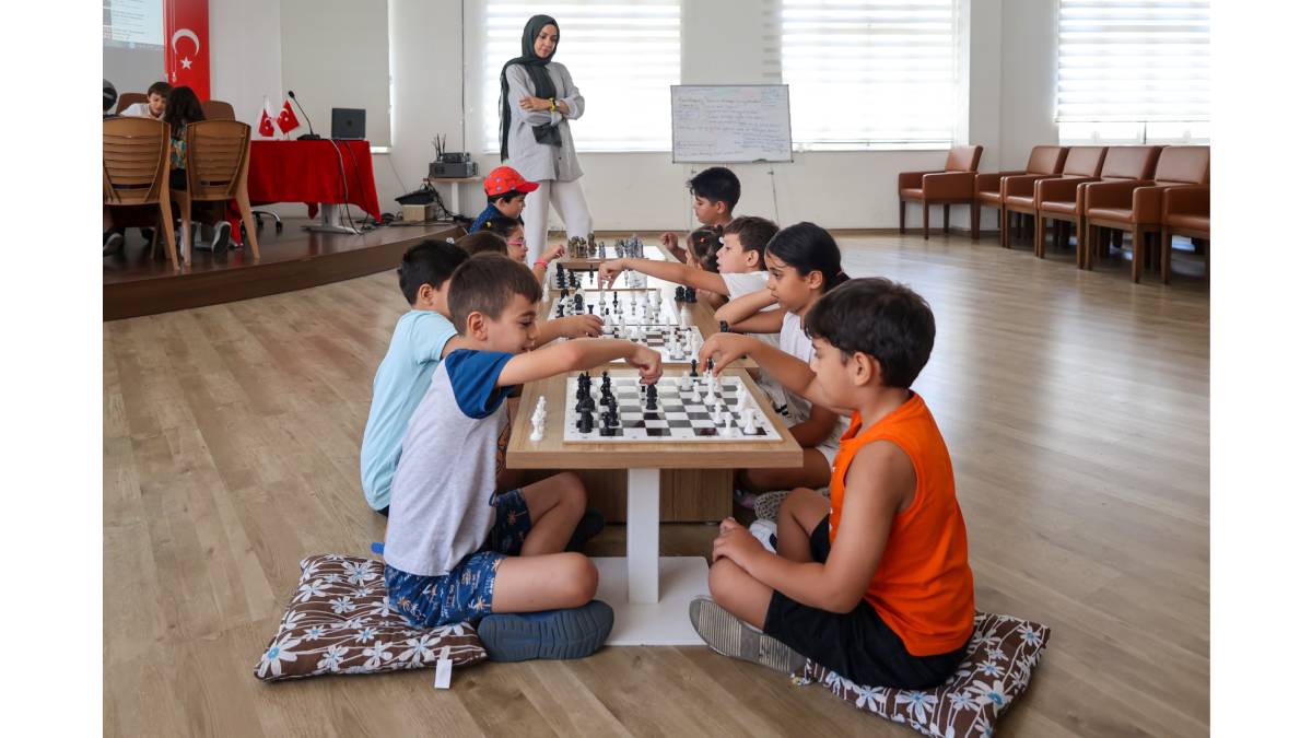 Efeler’de yaz tatili boş geçmiyor