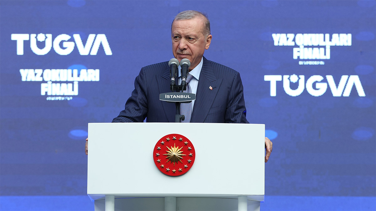 Erdoğan: Gençlerimizi marjinallerin insafına bırakmayız