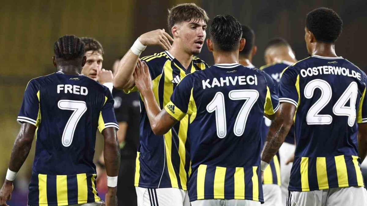 Fenerbahçe, UEFA'ya kadrosunu bildirdi