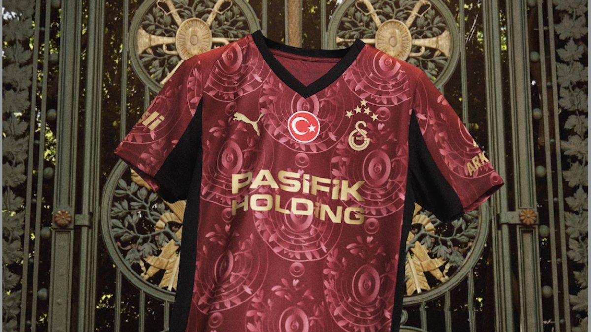 “Gücü tarihinden” gelen tasarım:  Galatasaray’ın Puma imzalı alternatif forması sahaya çıktı