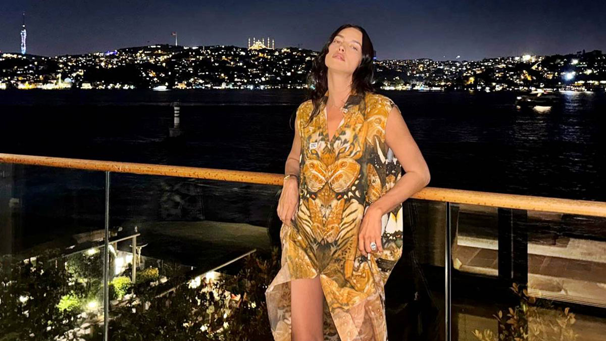 İstanbul'da tarih kokladı, Ege'de güneşe doydu! Irina Shayk, Türkiye'de 'Yaza merhaba' dedi