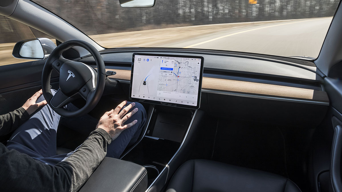 Tesla otopilotu kazadan hemen önce kendini devre dışı bırakıyor iddiası! Model Y sahiplerinin deneyimleri şaşırttı