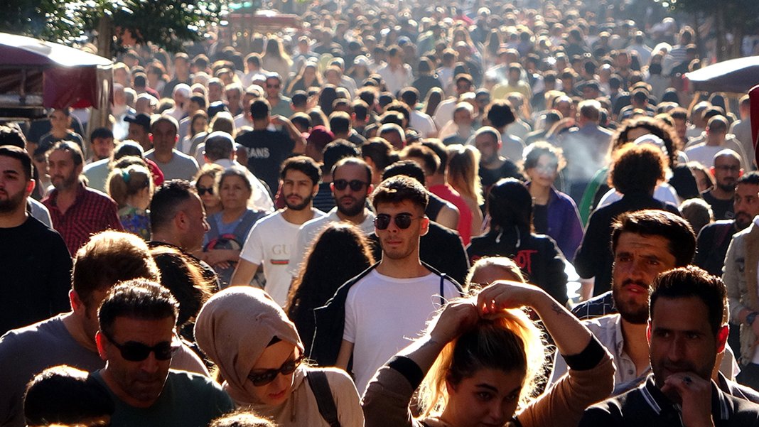 Türkiye’de geçim krizi derinleşiyor: Her 10 kişiden 8’i geçinemiyor