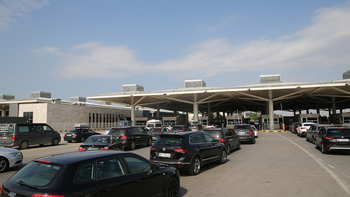 Sınır kapılarında geri dönen gurbetçi hareketliliği