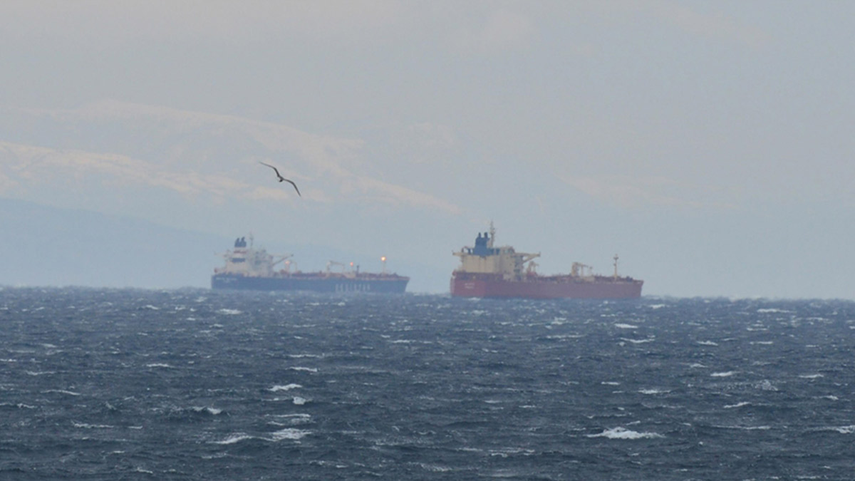Mısır medyası: 107 ton yakıt taşıyan 2 tanker Gazze’ye girmek üzere