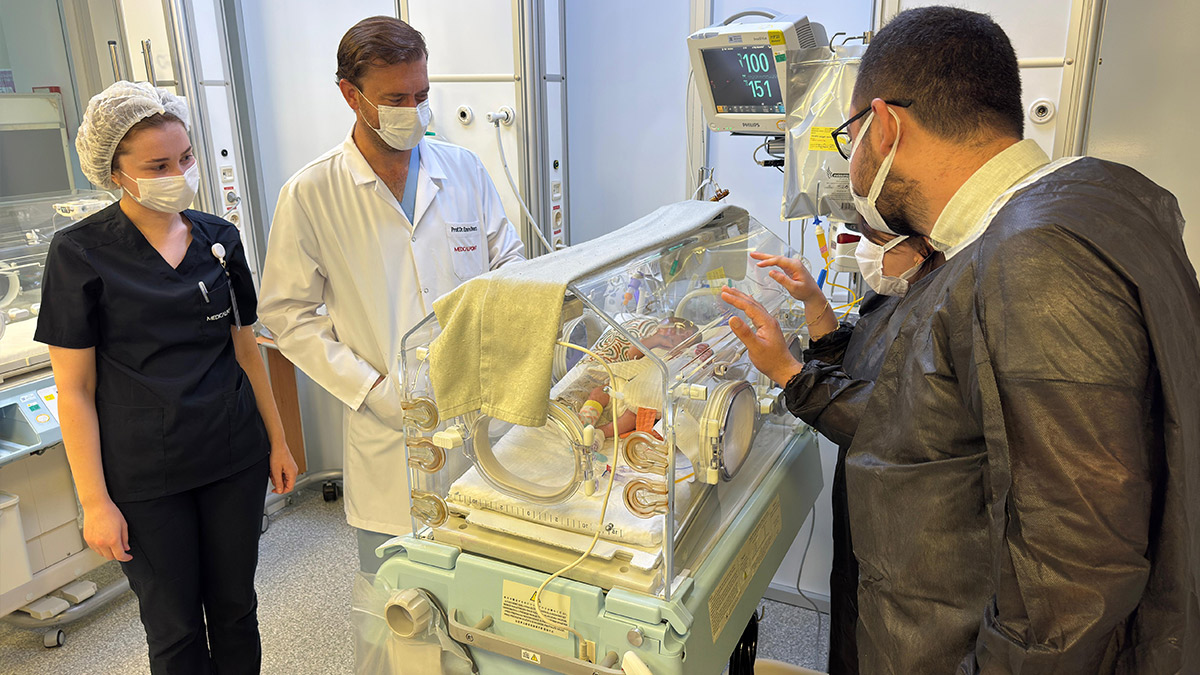 İç organları dışarıda doğmuştu: Deniz bebek, ailesi ve doktorların kararlılığıyla yaşama tutundu