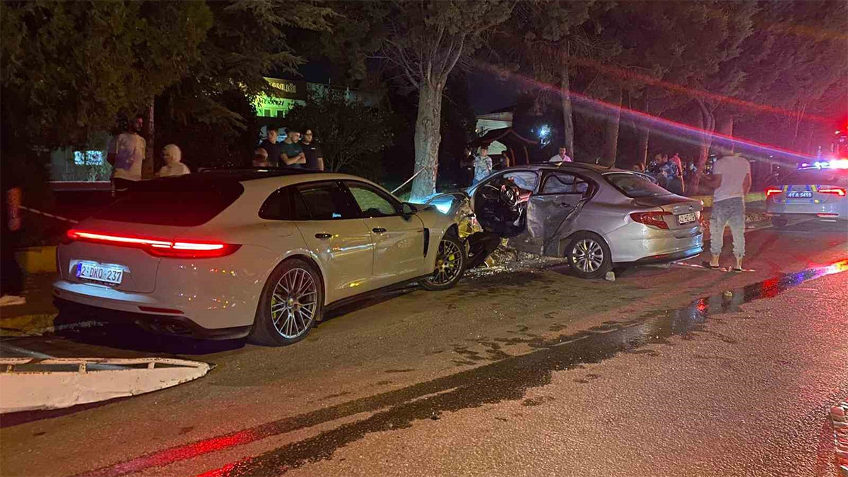 Kocaeli'de feci kaza! Araçlar hurdaya döndü, 4 kişi yaralandı